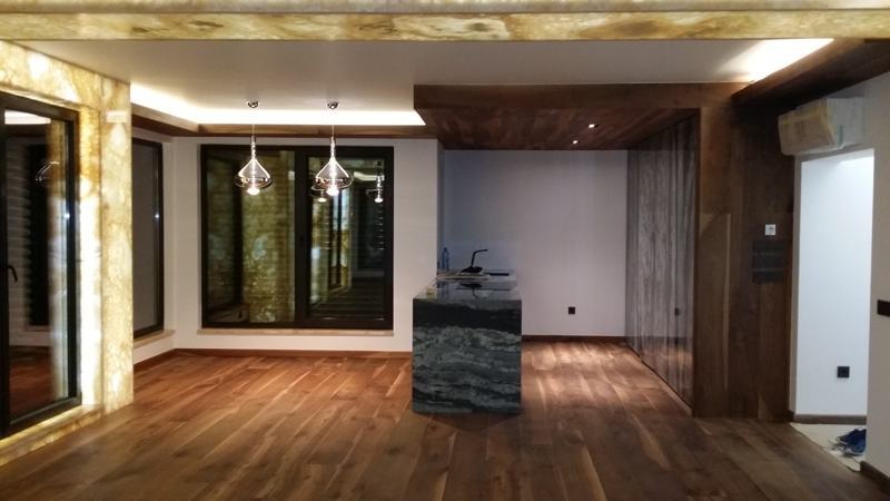 Villa: indirect lighting and pendant lights