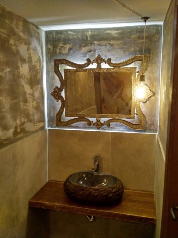 Villa: ambient lighting in the guest toilet
